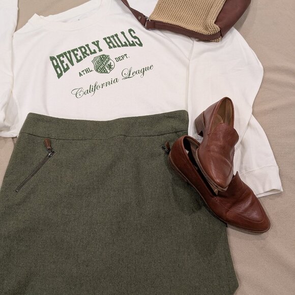 Talbots Green Pencil Skirt Wool Blend Zippered Pockets - Women's sz 8P - Picture 1 of 12